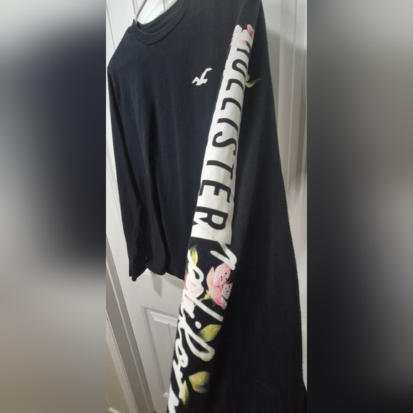 Womens Long Sleeved Hollister Californa Tee Size Medium - Picture 2 of 3